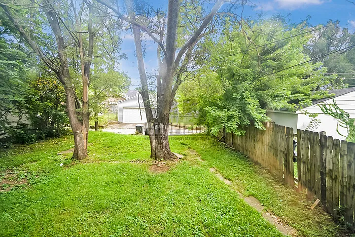 1 bed, 1.0 bath, 741 sqft, $775 — Photo 3