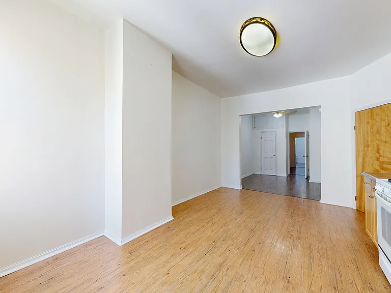 1941 Gates Ave #2R — Photo 1