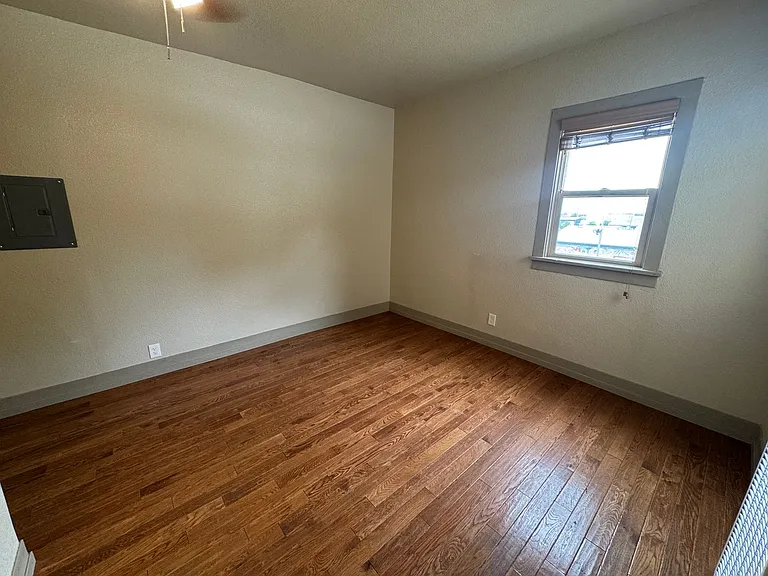902 W 11th St #6 — Photo 11