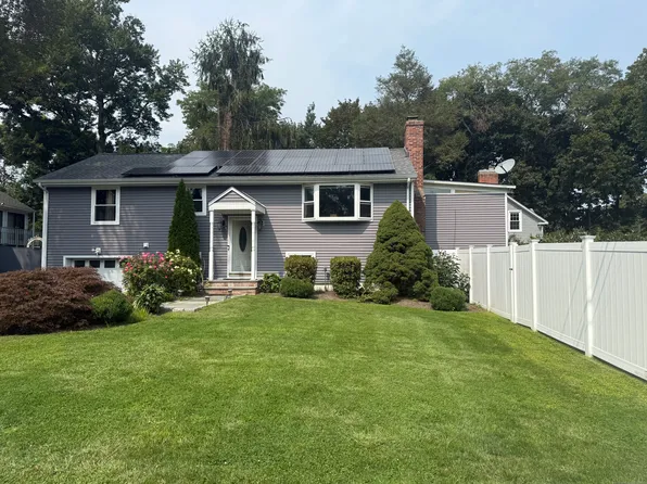 6 Plumley Circle, Norwalk, CT 06851