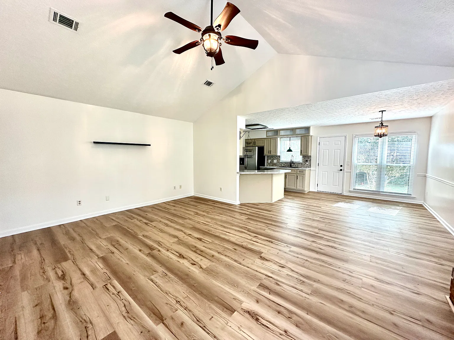 3 bed, 1400 sqft, $1,800 — Photo 4