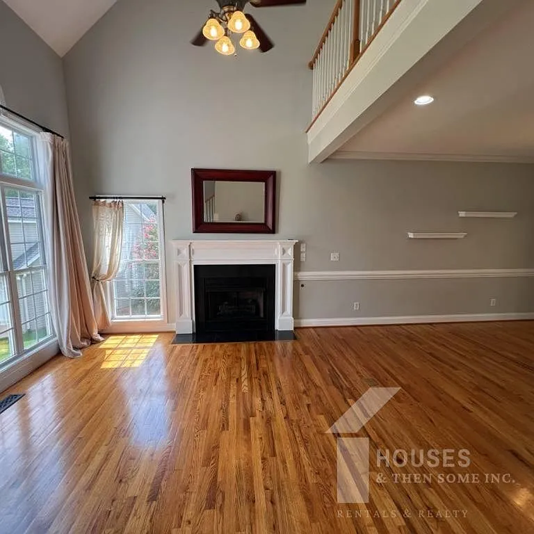 606 Mattie Ln — Photo 3
