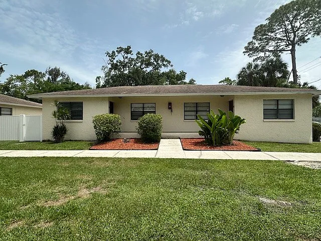 4734 Normandy Dr #B — Photo 1