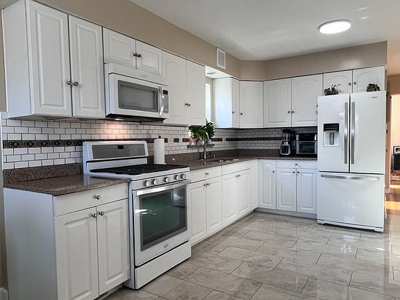 Kitchen with plenty of storage space