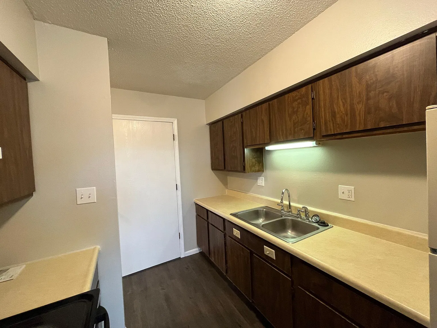 400 Park Dr — Photo 2