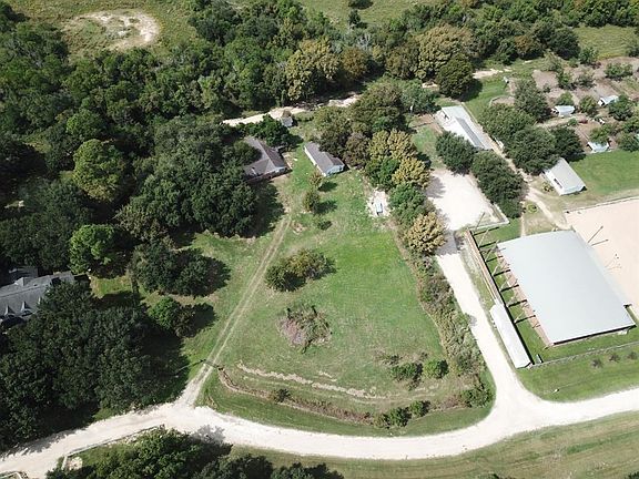 2nd image of 1226 Circle Lake Dr