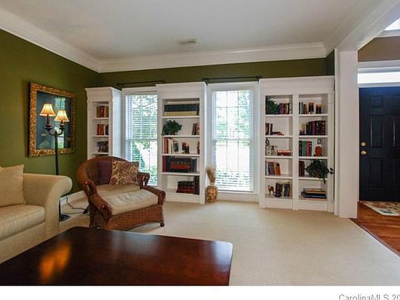 4th image of 1615 Crestgate Dr