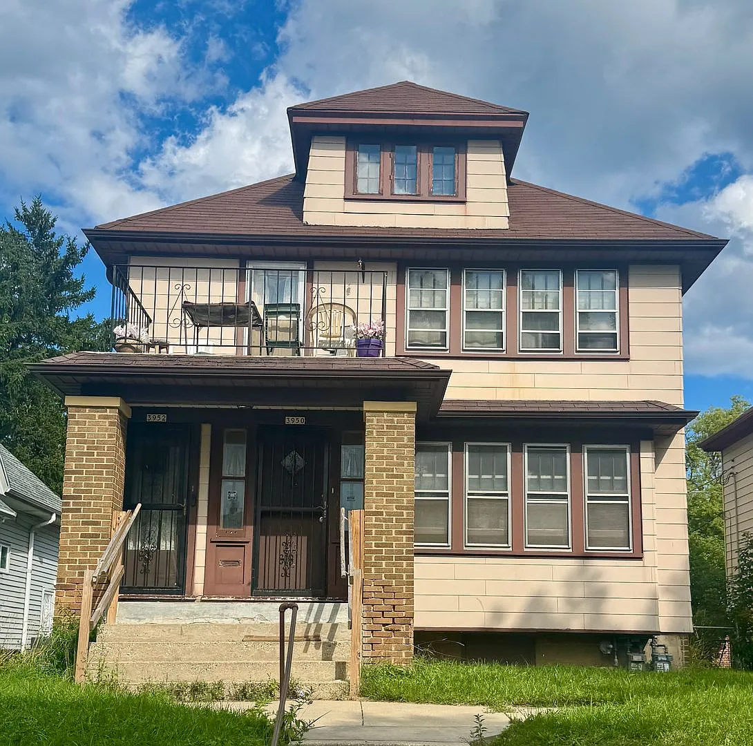 Freshly Updated 2-Bedroom Lower Duplex with Optional Garage Near Expressway Access — Photo 1