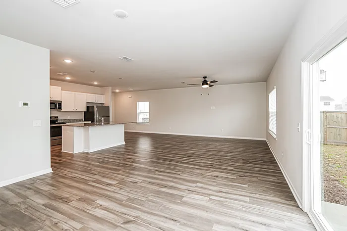 4 bed, 2.5 bath, 2009 sqft, $2,425 — Photo 4