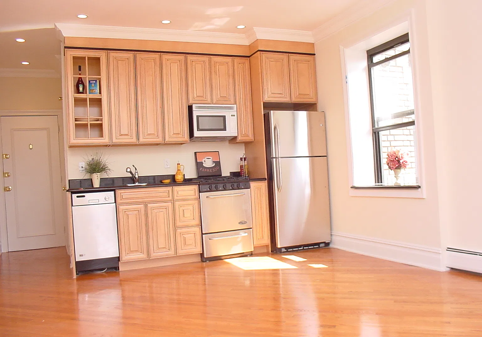 2 bed, 900 sqft, $2,250 — Photo 1