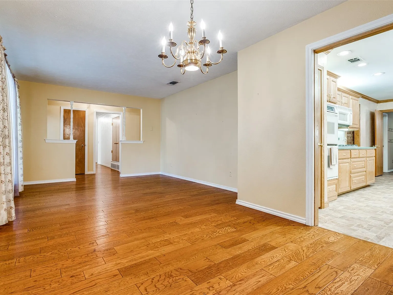 4 bed, 1954 sqft, $2,600 — Photo 4