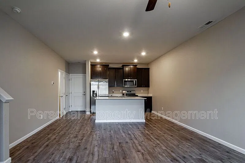 3 bed, 2.5 bath, 1358 sqft, $2,295 — Photo 4