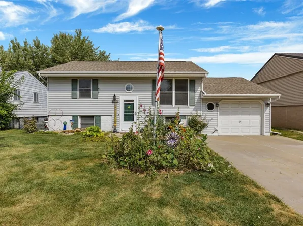 3114 Coral Ln SW, Cedar Rapids, IA 52404