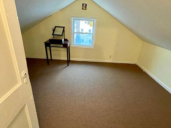 5th image of 22020 Davenport Ave Floor 2