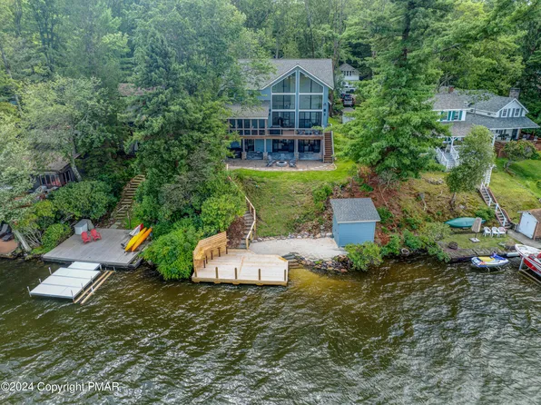 126 S Lake Dr, Lake Harmony, PA 18624