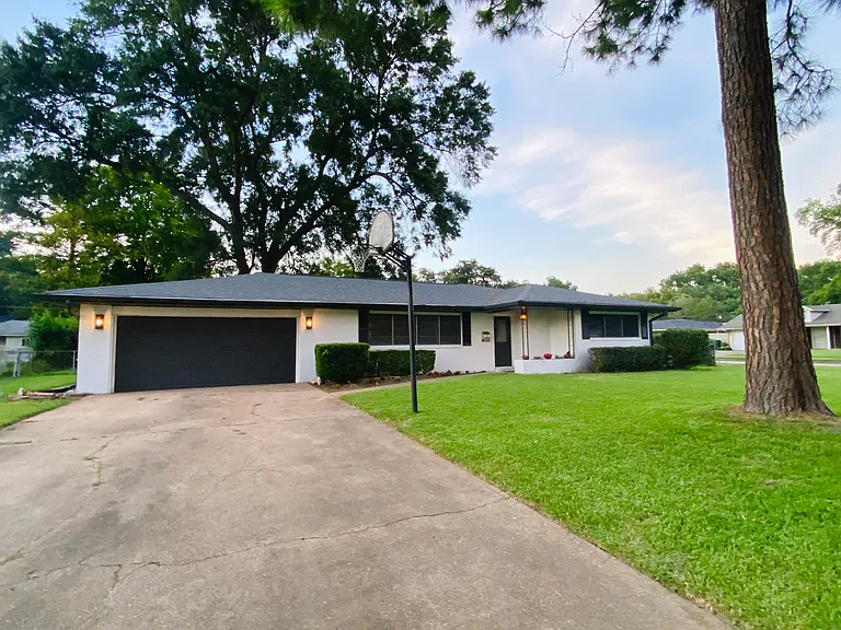 858 Robards St — Photo 23