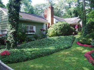 20 Hawks Nest Rd, Stony Brook, NY 11790