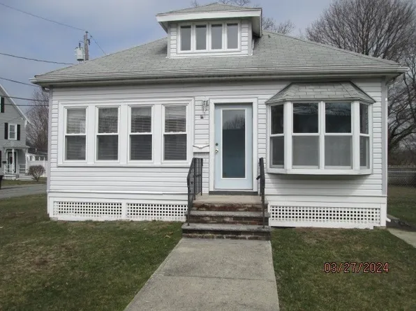 114 Pine St, Woburn, MA 01801