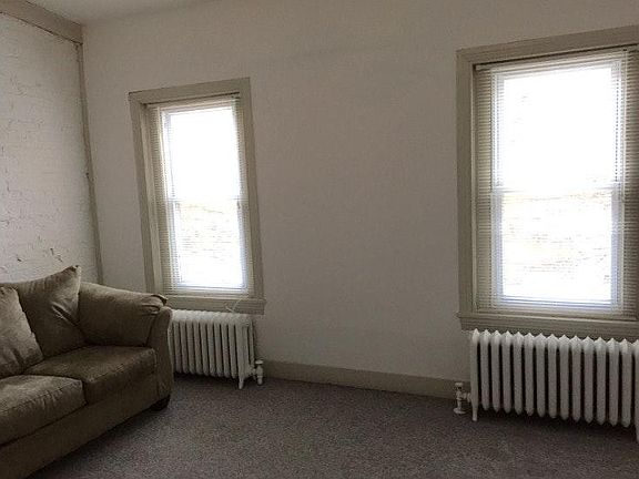 2nd image of 1426 N Van Buren St #2
