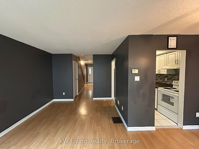 22 Bracken Fernway — Photo 7