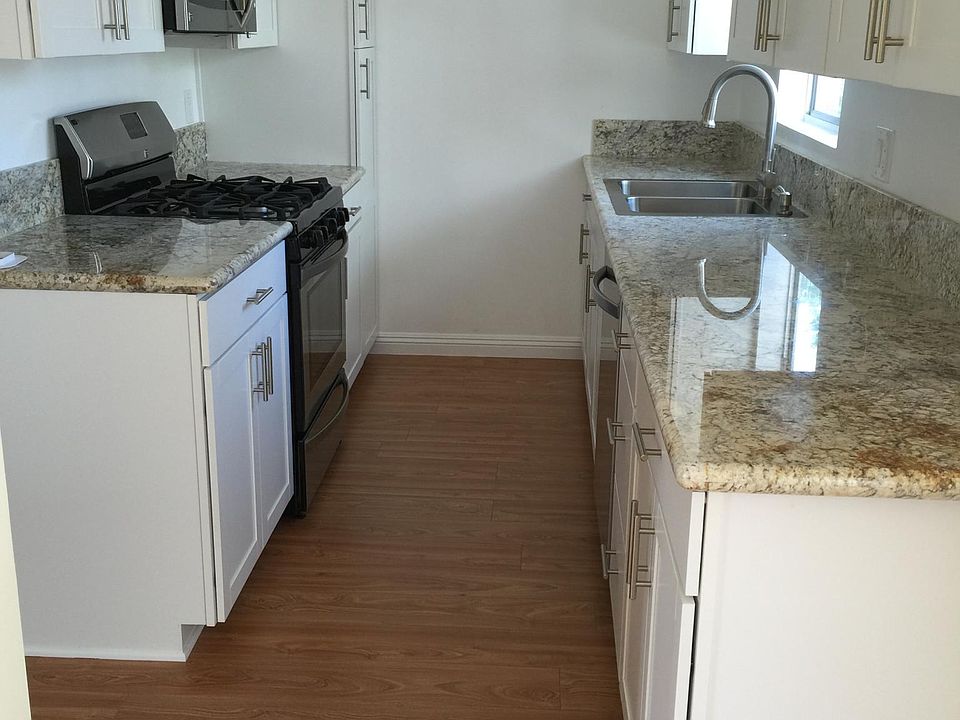 2nd image of 1830 S Barrington Ave #2