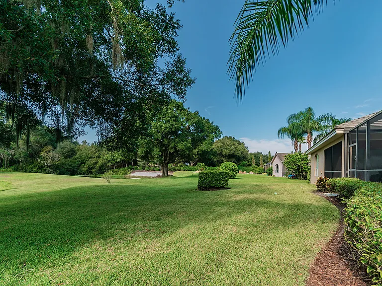 1107 Oxbridge Dr — Photo 11