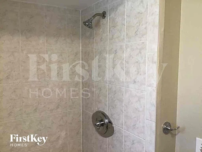 613 Brittany Ct — Photo 15