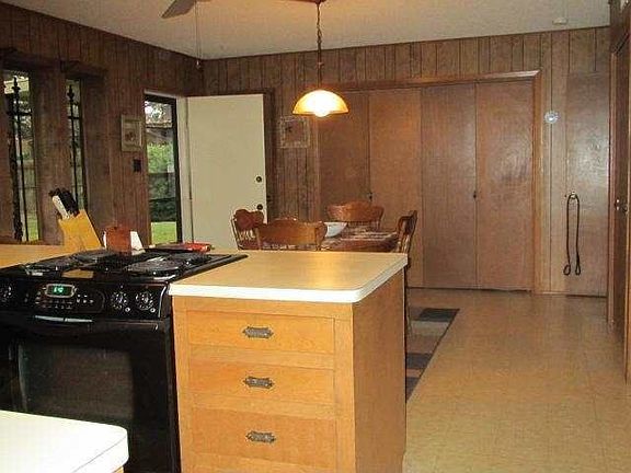 5th image of 70 Heritage Dr
