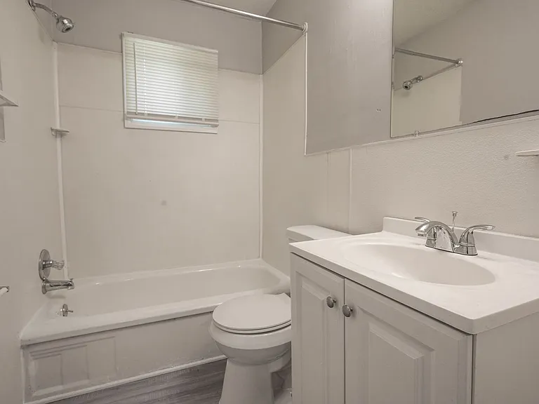 303 Raynor St — Photo 13