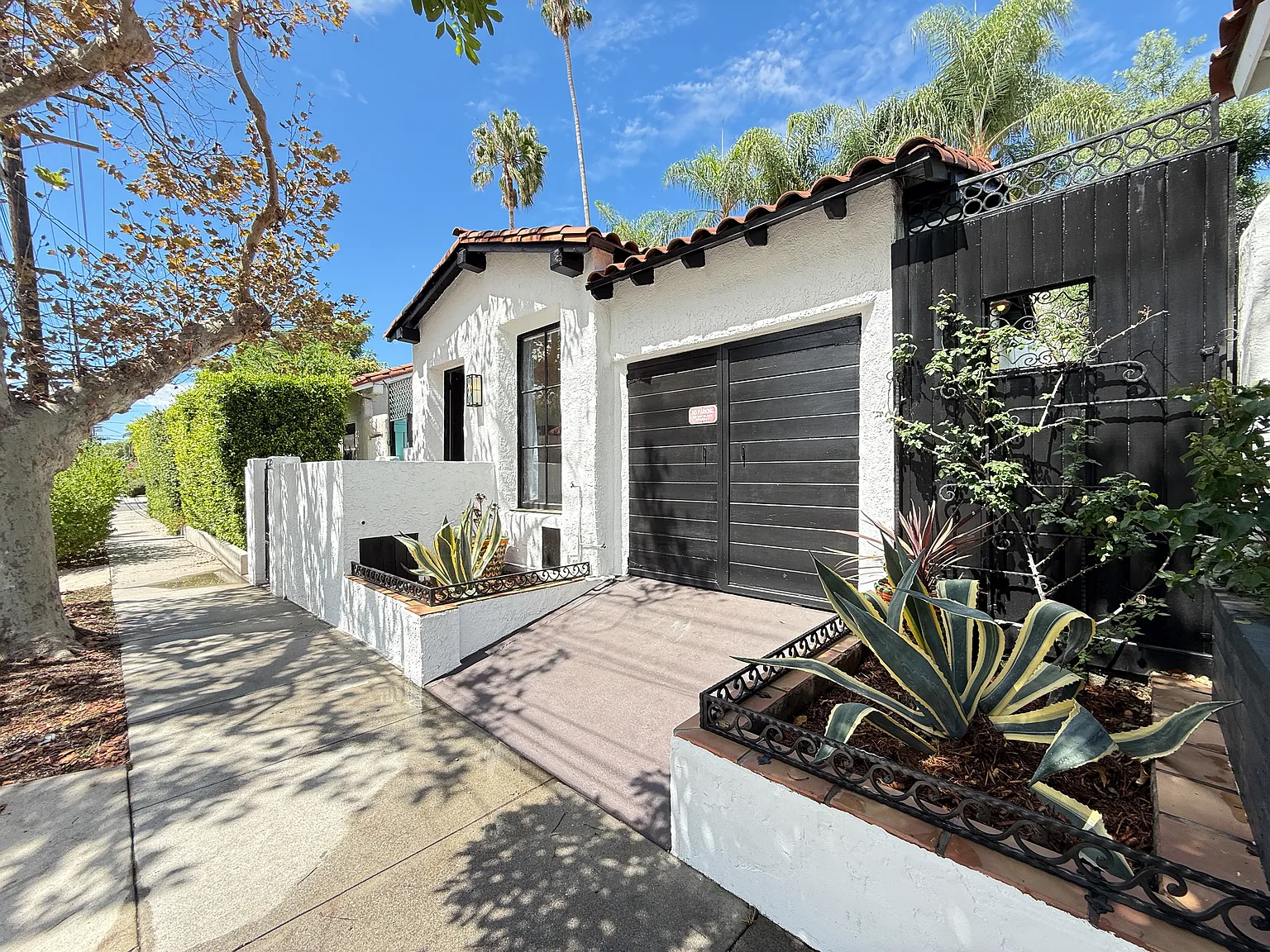 2 bed, 1.5 bath, 1028 sqft, $5,000 — Photo 3