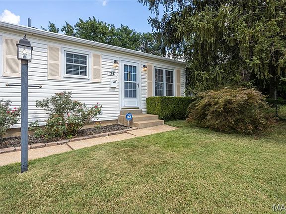 2nd image of 2687 Chatham Dr