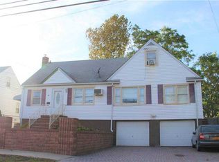 80 Roeckel Ave, Valley Stream, NY 11580