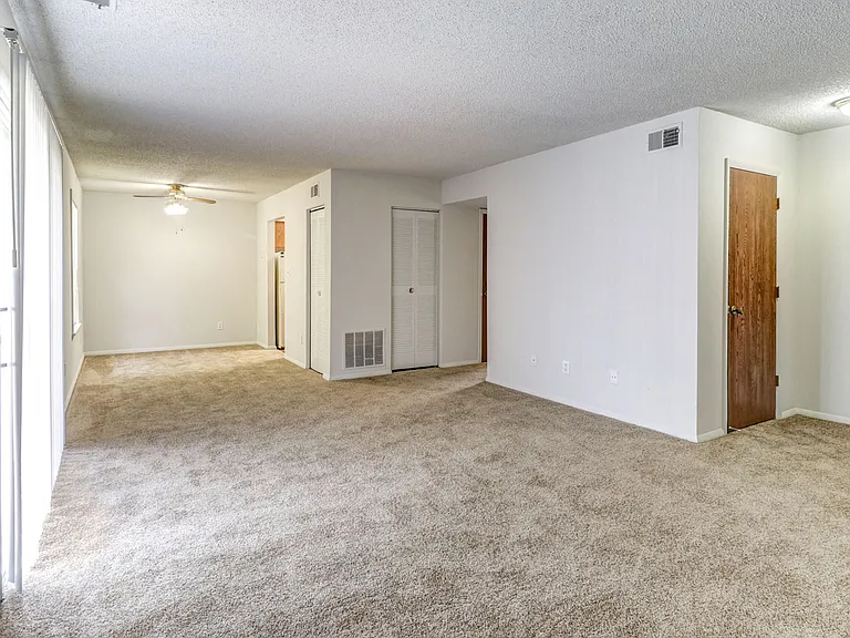 Ashley Pointe — Photo 6