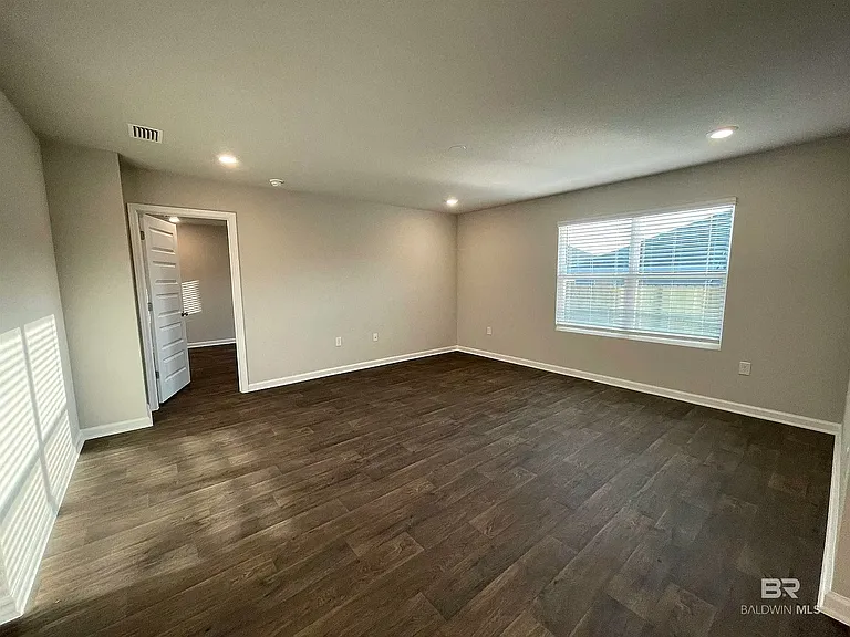 20651 Mercury Dr — Photo 4