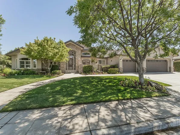 2998 Ashcroft Ave, Clovis, CA 93611