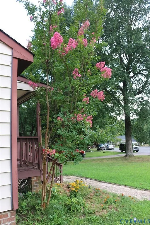 4 bed, 2.0 bath, 1384 sqft, $2,165 — Photo 2