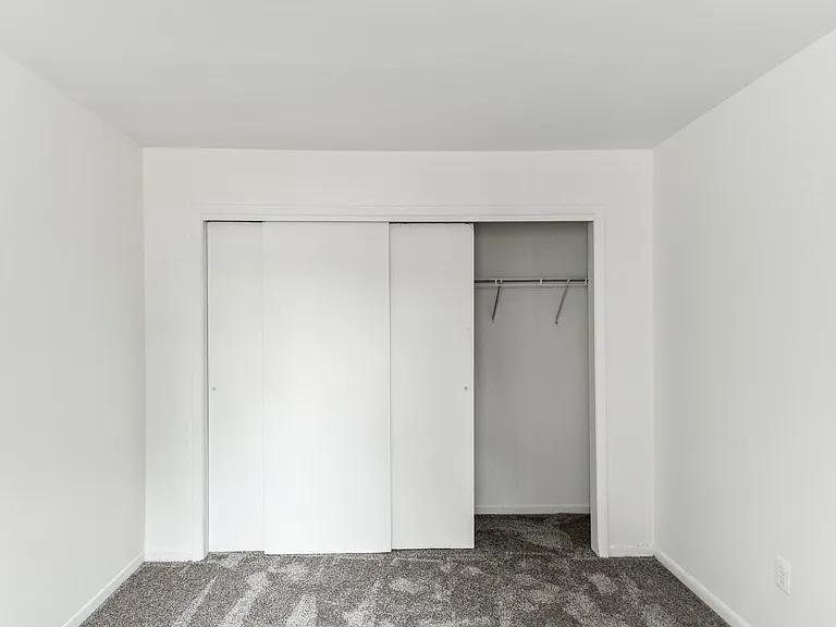 Kimberly Club Apartments — Photo 14