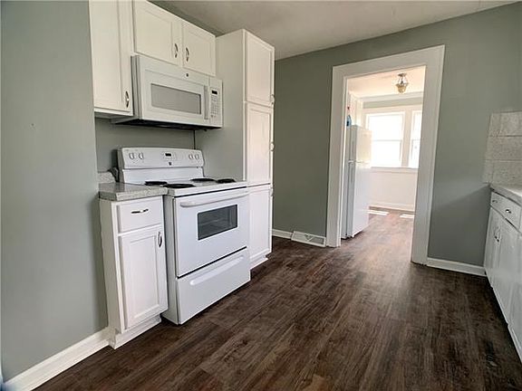 5th image of 3223 Barber Ave
