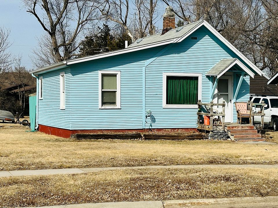 2nd image of 407 6th St NE