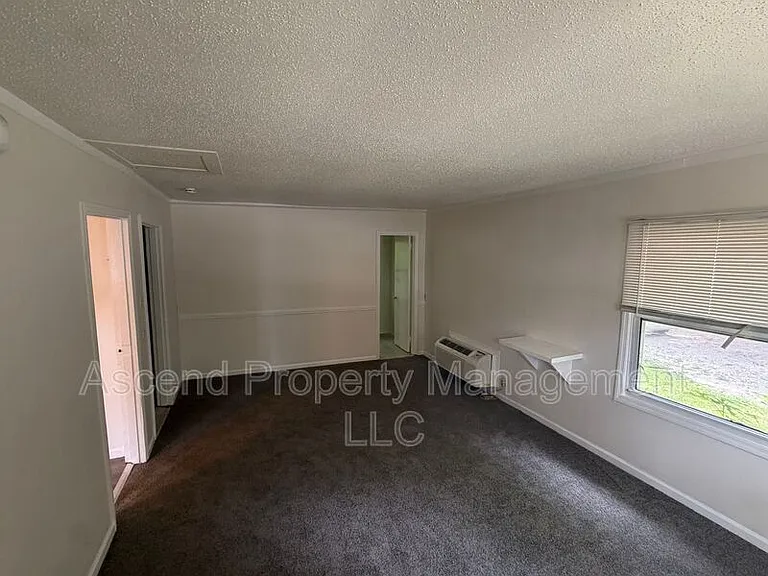 2 Bell Ave #B — Photo 2