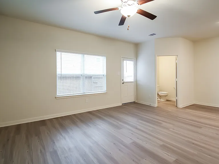 560 Solomon Ln — Photo 5