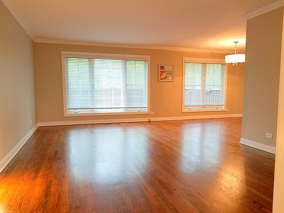 4th image of 320 Evergreen Ct
