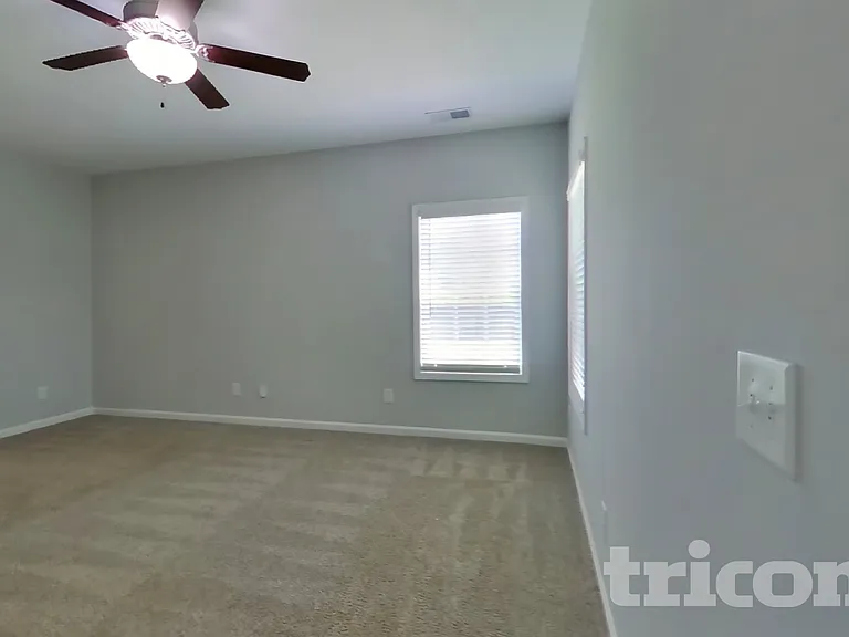 729 W Coker Way — Photo 8