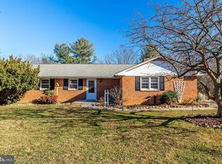 8 Jackson Ave, Round Hill, VA