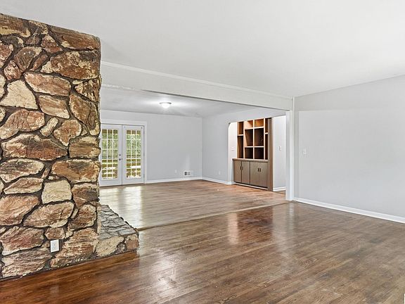 4th image of 8809 Valleybrook Rd