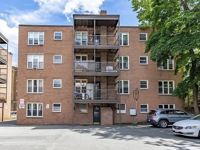 60 Sutherland Rd #1 — Photo 4