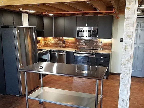 2427 Market St #2 — Photo 13
