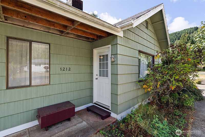 3rd image of 1212 Riddell Street