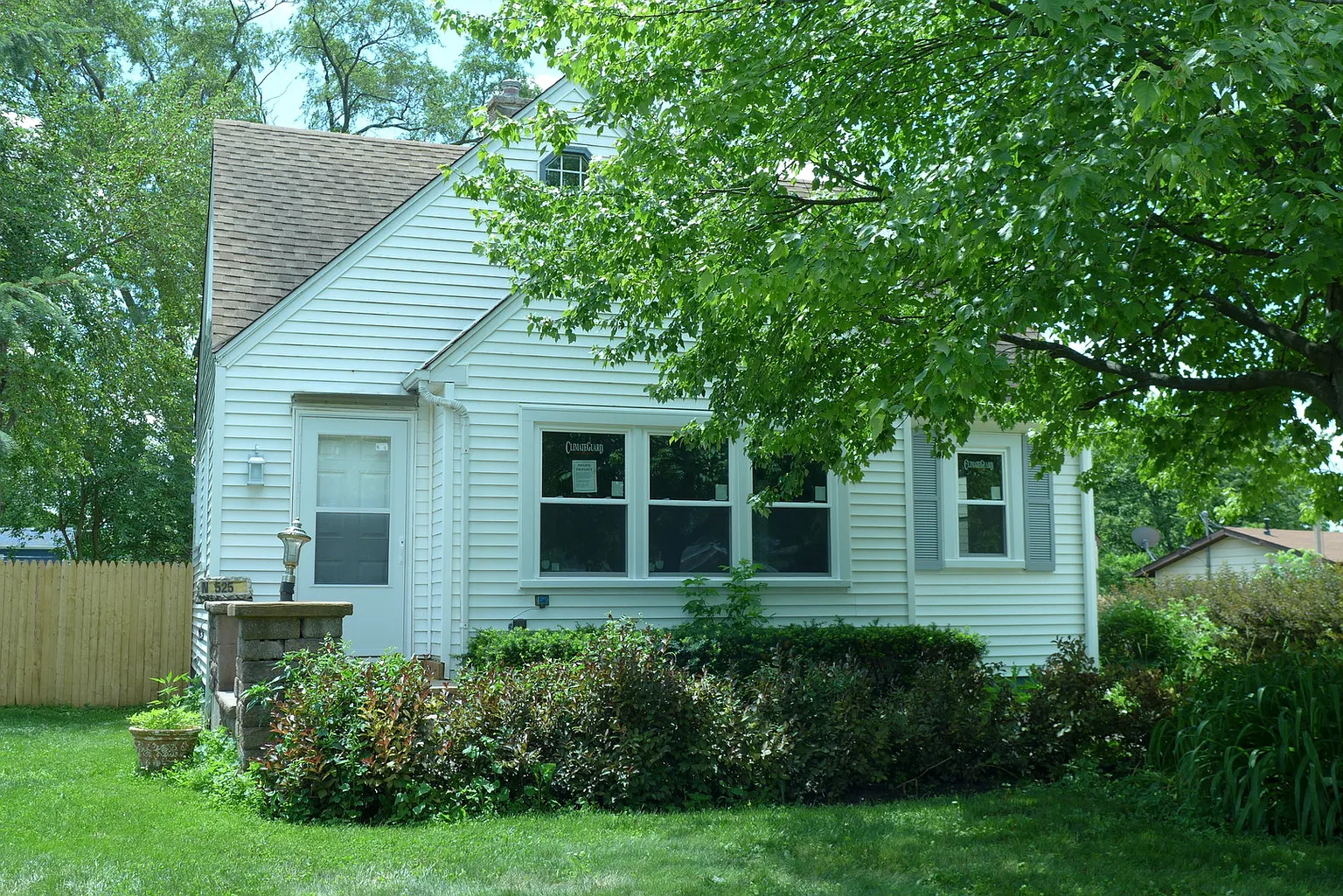 525 Daisy Ln photo 1