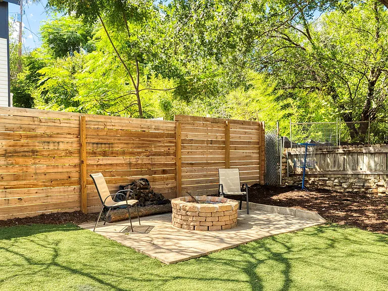 11004 Elm St — Photo 18